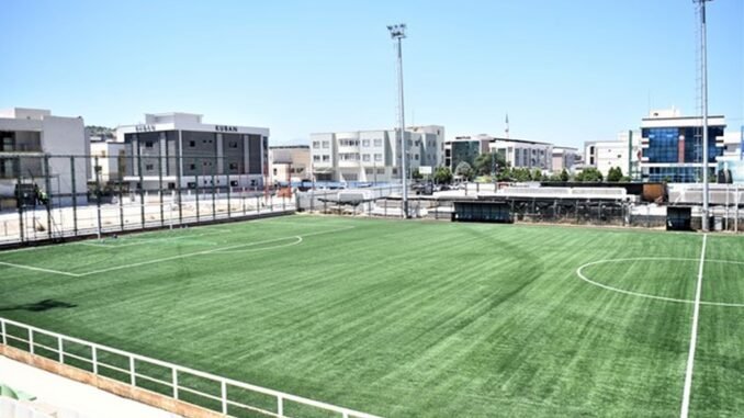 Bornova’da Futbol Sahaları Yenileniyor