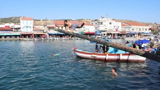 Foca-Yagli-Direk-Senlikleri