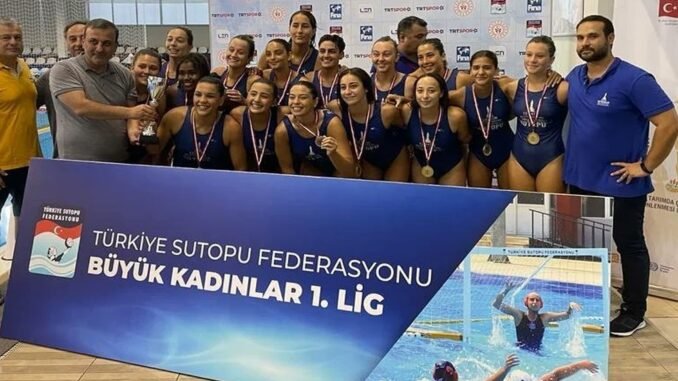 İzmir Kadın Su Topu Takımı Galatasaray'ı Yenerek Mutlu Sona Ulaştı