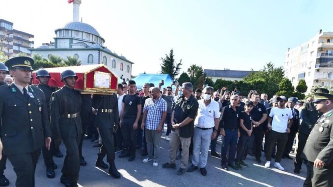 İzmir Şehidini Uğurladı