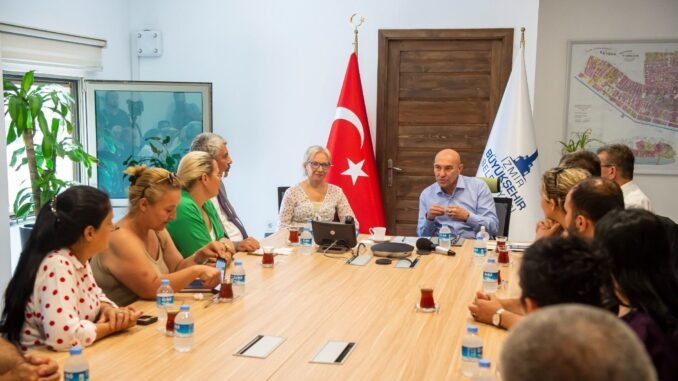 Başkan Soyer Konak Muhtarlar Derneği Üyeleriyle Bir Araya Geldi