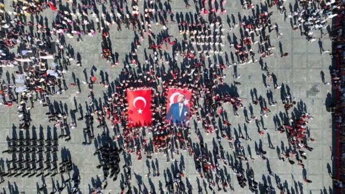 Basmane’den Cumhuriyet Meydanı’na Zafer Yürüyüşü