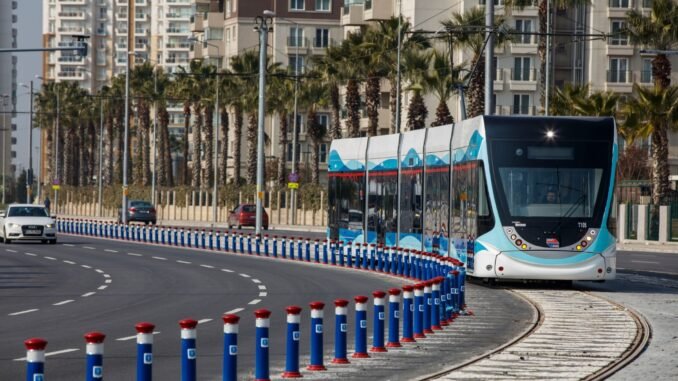 Çiğli Tramvay Hattında Yoğun Mesai (2)