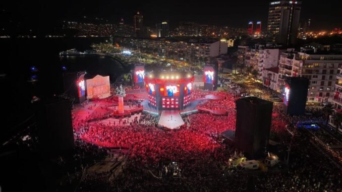 İzmir'in Kurtuluşunun 100. Yıl Kutlamaları Tarihe Geçti