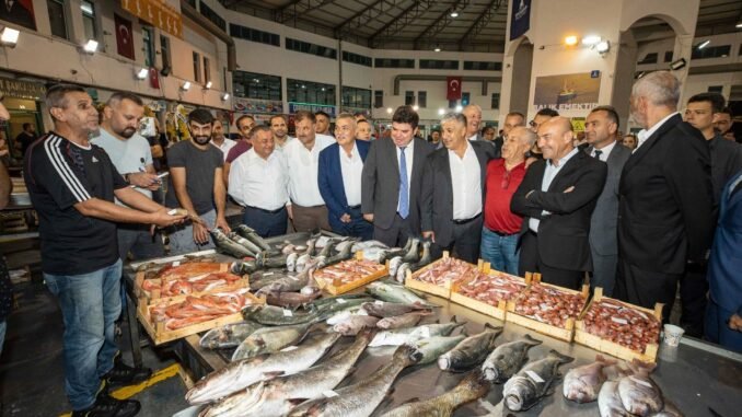İzmirli Balıkçılar Yeni Av Sezonu İçin ’Vira Bismillah’ Dedi