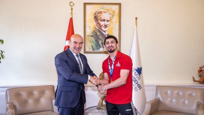 Başkan Soyer, Dünya Güreş Şampiyon Kerem Kamal’ı Kutladı