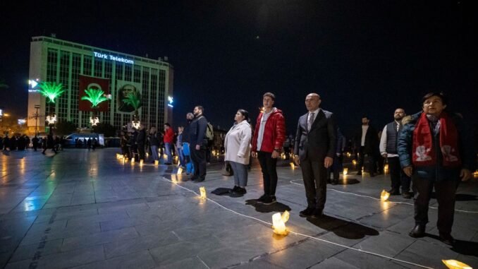 Ata’ya Saygı Nöbeti’ne Binlerce İzmirli Katıldı