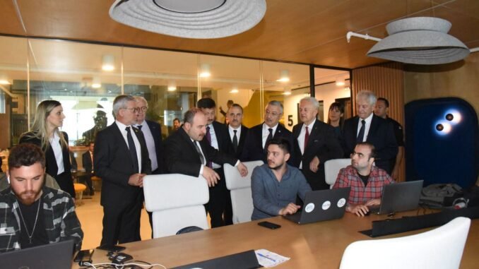 Bakan Varank’tan İzQ’ya Ziyaret