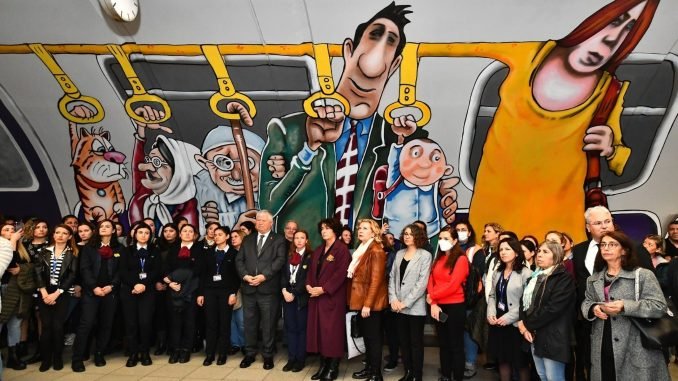 İzmir Metrosu'nda Kadına Şiddete Hayır Farkındalık Alanı Açıldı
