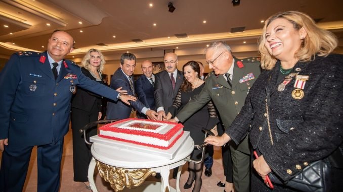 İzmir'de Kuzey Kıbrıs Türk Cumhuriyeti 39. Kuruluş Yıl Dönümü Kutlandı