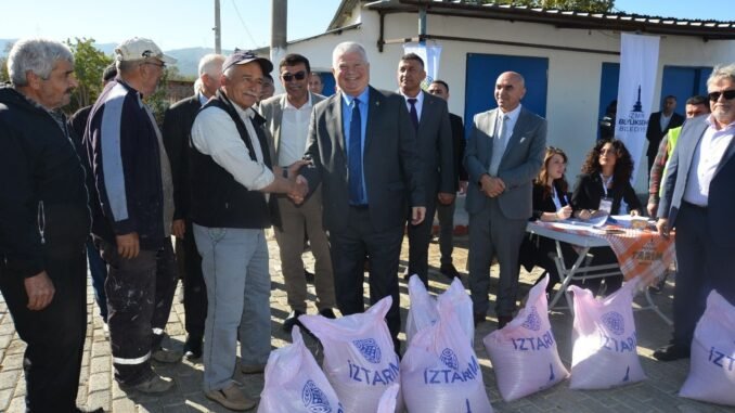 Kınık’taki Çiftçilere 8 Ton Karakılçık Buğdayı Tohumu Dağıtıldı
