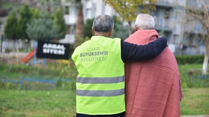 İzmir Büyükşehir Belediyesi Evsizlere Kapılarını Açtı