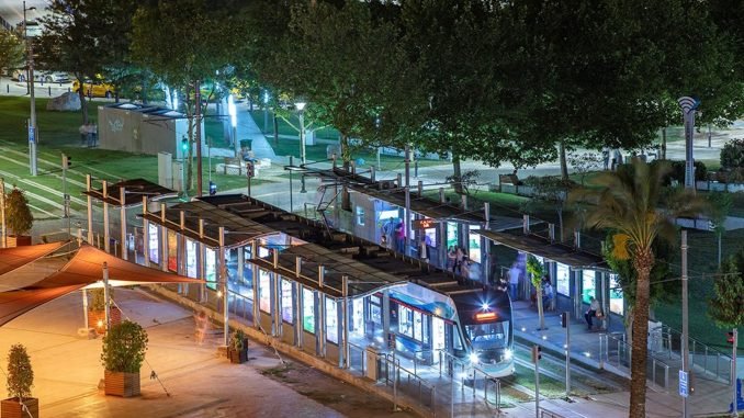 İzmir Metrosu ve Tramvay Hatlarında Baykuş Seferleri Devam Ediyor