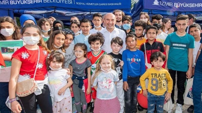 İzmir’de İlkokul ve Ortaokul Öğrencilerine Ara Öğün ve Meyve Dağıtılacak