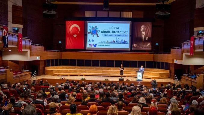 Soyer ’İzmir Felaketleri Gönüllülükle Aştı’