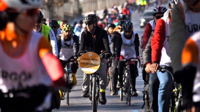 İzmir Umuda Pedal Çevirdi