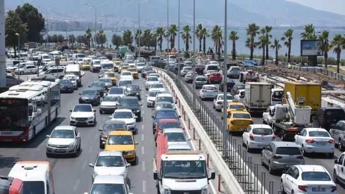 İzmir'de 2022 Yılında 74 Bin 522 Adet Taşıtın Trafiğe Kaydı Yapıldı