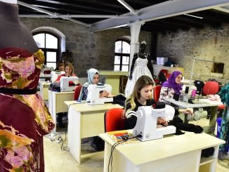 İzmir'de Altın İğne Projesi İle Kadınlara İstihdam Garantisi Sağlanıyor - Merhaba İzmir