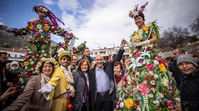 Karaburun Nergis Festivali Binlerce İzmirliyi İlçede Buluşturdu