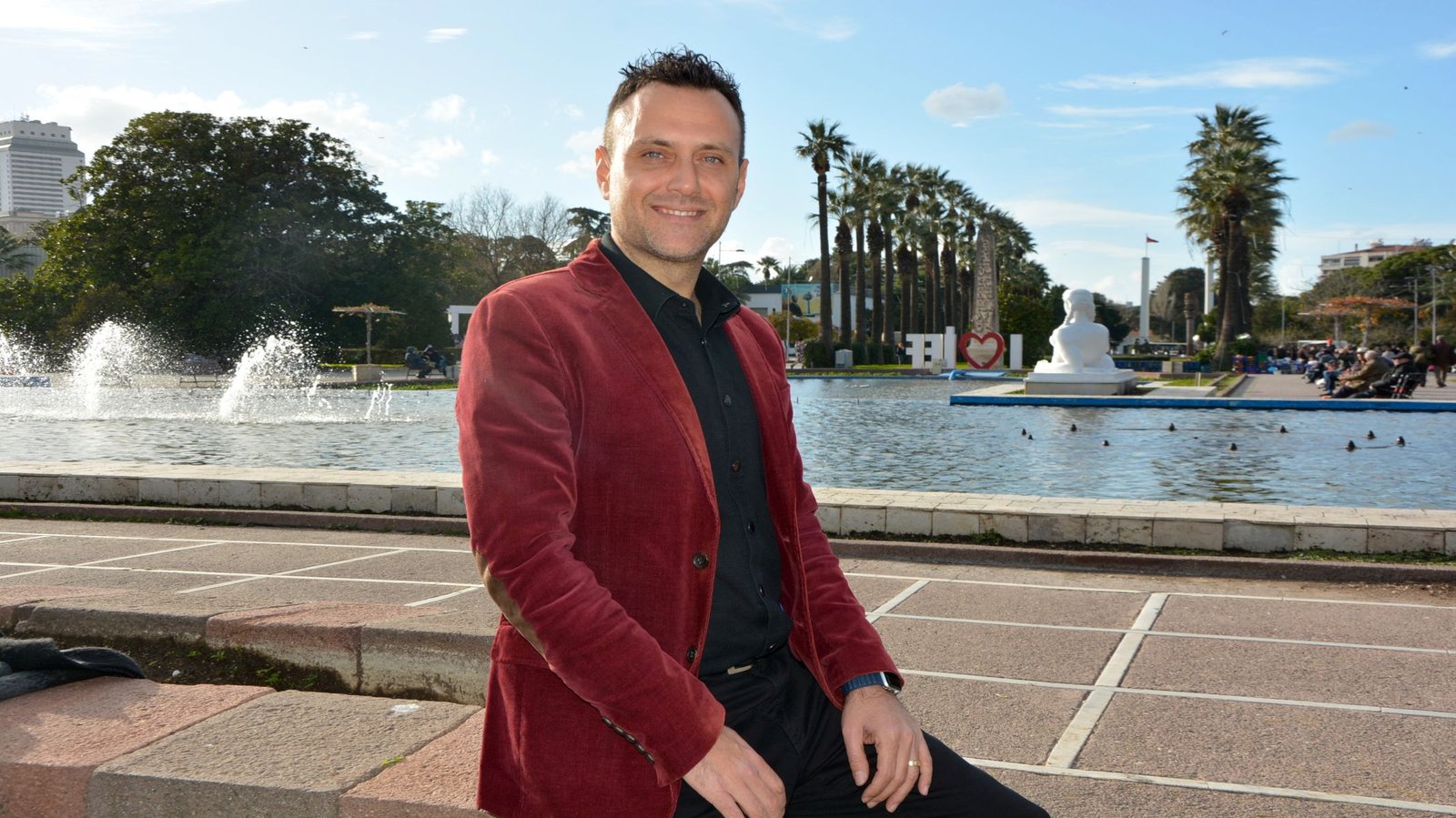 Volkan Atlas İkinci Single’ını Beğeniye Sundu Volkan Atlas İkinci Single’ını Beğeniye Sundu
