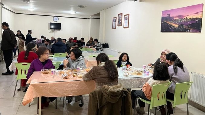 Depremzedeler İzmir Büyükşehir Belediyesi’nin Dosyal Tesislerine Yerleştirildi
