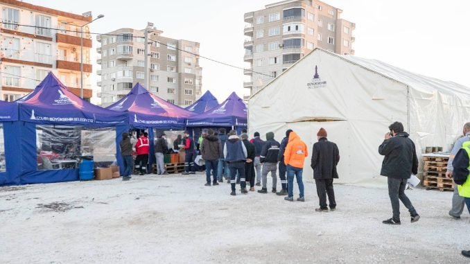 İzmir Büyükşehir, Adıyaman’da Depremin Yaralarını Sarmak İçin Çalışıyor