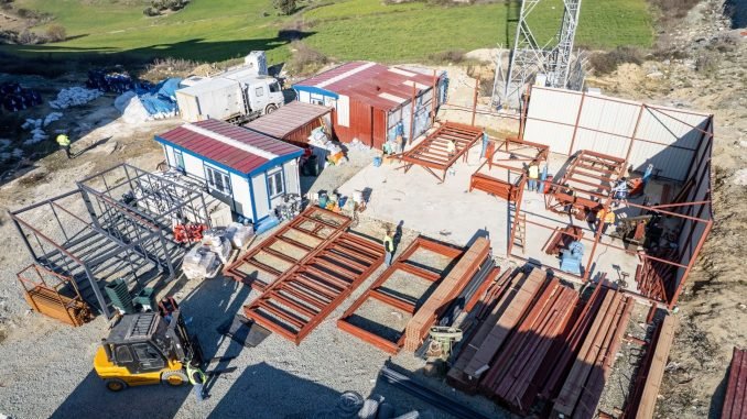 İzmir Büyükşehir Belediyesi Deprem Bölgesinde Konteyner Üretiyor