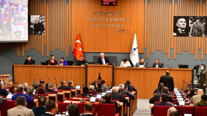 İzmir Büyükşehir Belediyesi’nden Deprem Bölgesindeki Çiftçilere Yem Desteği