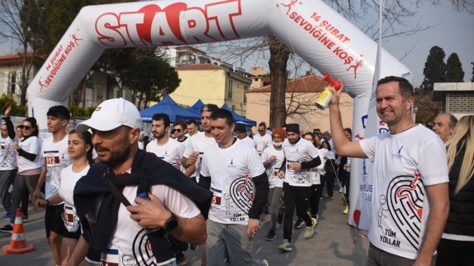 İzmir’de 14 Şubat Sevgililer Günü İçin ’Sevdiğine Koş’ Etkinliği