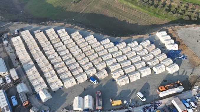 İzmir’de Afetzedeler İçin Dayanışma Kampanyalarına Destek Sürüyor