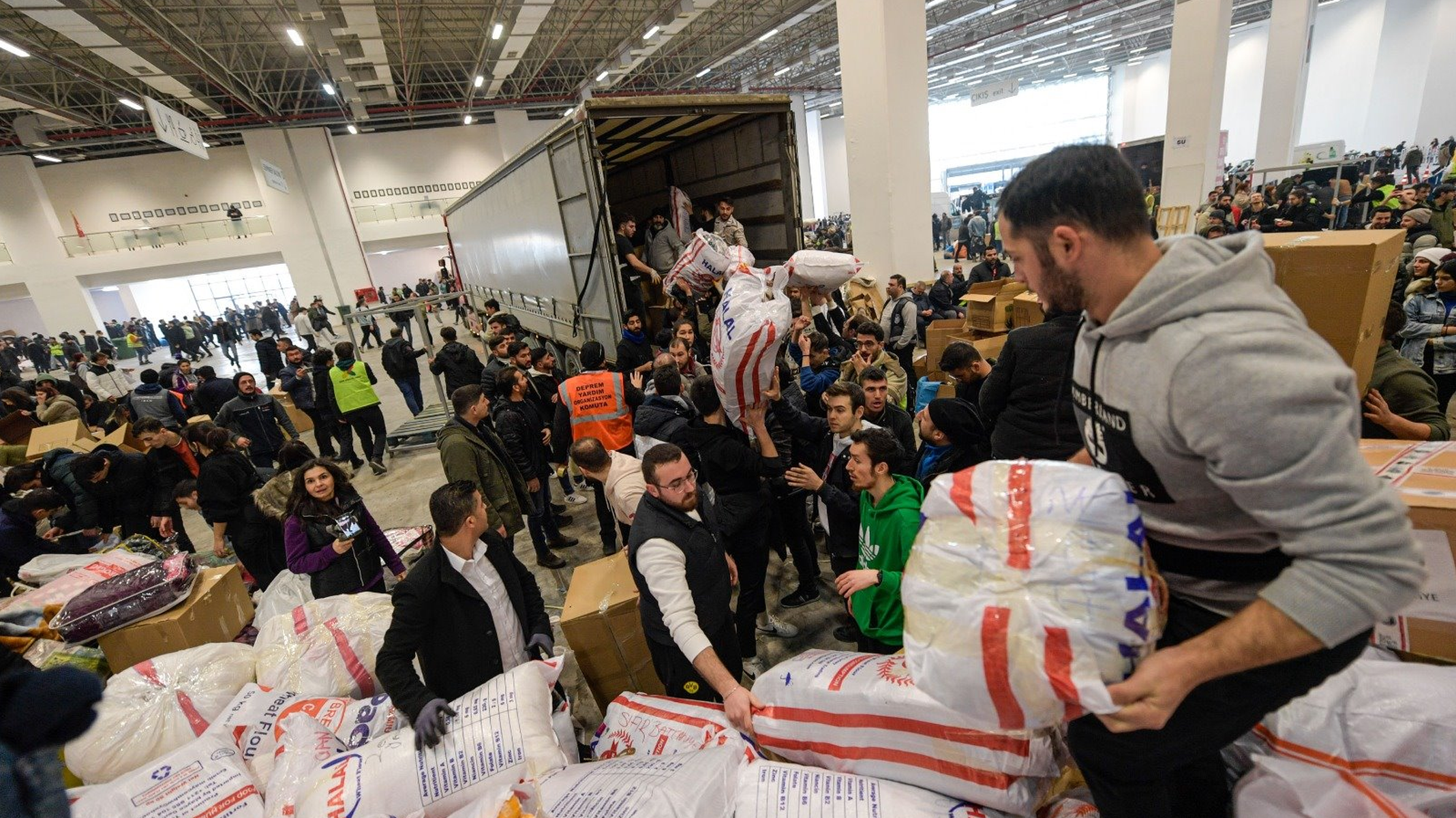 İzmir'de Yardım Organizasyonu İçin Toplu Ulaşım Düzenlemesi