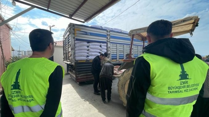 İzmir’den Hayvancılık Yapan Depremzede Üreticilere Yem Desteği