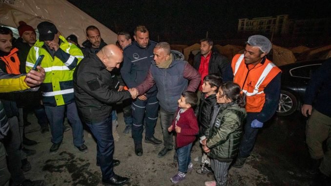 Tunç Soyer Hatay'da Koordinasyon Merkezini Ziyaret Etti
