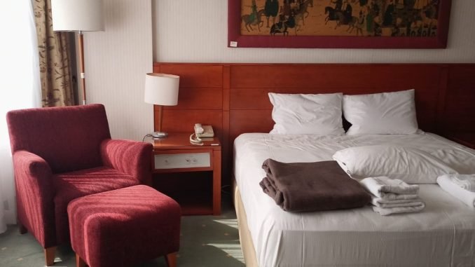İzmir’de Eski Hilton Oteli Depremzedelere Açıldı