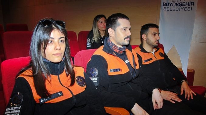 İzmir’de Mahalle Afet Gönüllüleri Eğitimleri Başladı