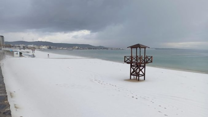 Çeşme'de Nisan Ayında Karla Karışık Dolu ve Fırtına