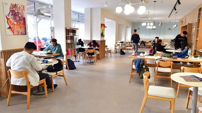 İzmir’de Kitap Kafelerin Sayısı 10’a Çıkacak