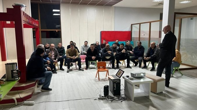 İzmirli Babalar Aile İçerisinde Sağlıklı İletişim İçin Eğitimde