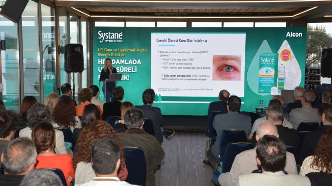 İzmirli Göz Doktorları Seminerde Buluştu