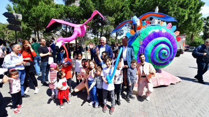 Kültüpark'ta 23 Nisan Kutlamaları İçin Yüzlerce Çocuk Bir Araya Geldi