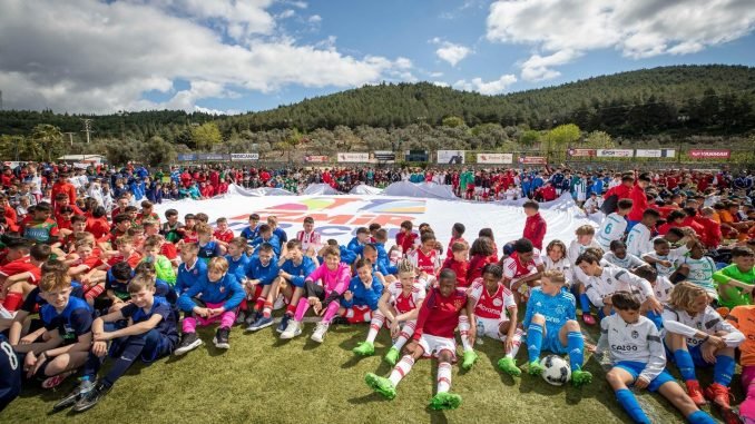 'Uluslararası U12 İzmir Cup' 22 Ülkeden 72 Takımın Katılımıyla Başladı
