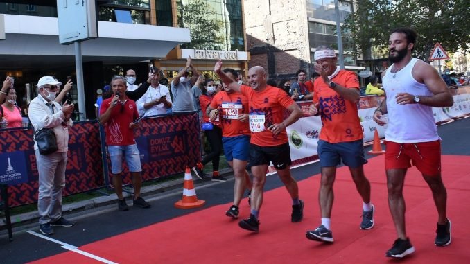 Maratonİzmir Koşusu İçin Özel Tişört Tasarlandı