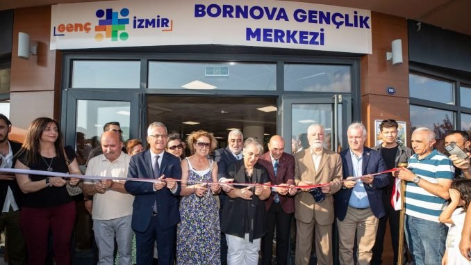 Genç İzmir Bornova Gençlik Yerleşkesi Açıldı