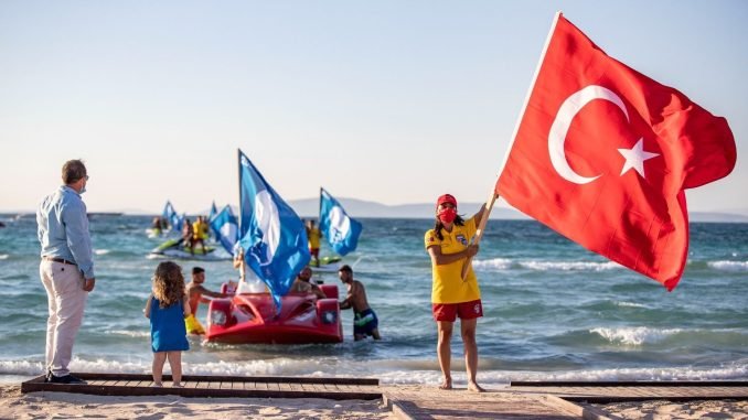 İzmir, Mavi Bayraklı Plaj Sayısı İle Türkiye’de Üçüncü Sıraya Yerleşti