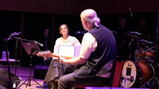 İzmir Uluslararası Film ve Müzik Festivali’nde Zuhal Olcay’dan Unutulmaz Konser