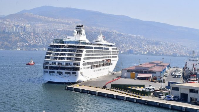 Bu Yılın 10’uncu Kruvaziyer Gemisi İzmir Alsancak Limanı’na Yanaştı
