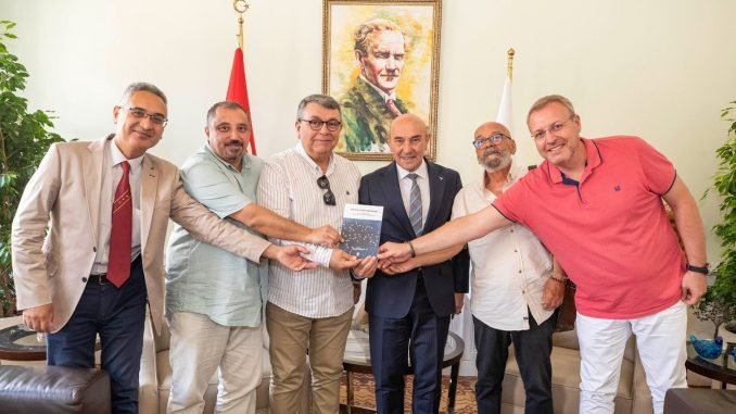 İzmirli Gazeteciler Anılarını Bir Kitapta Topladı