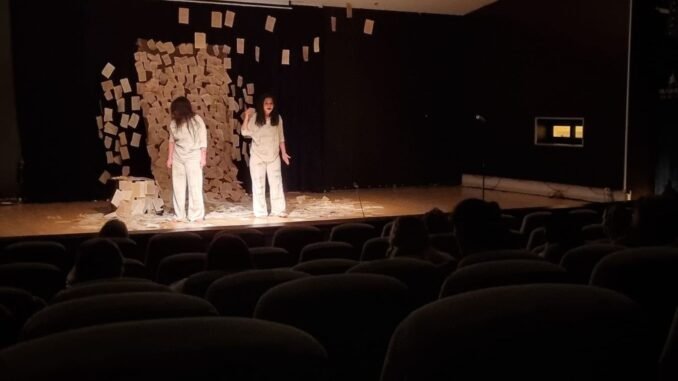İzmir’de Tiyatro Şöleni Yaşandı
