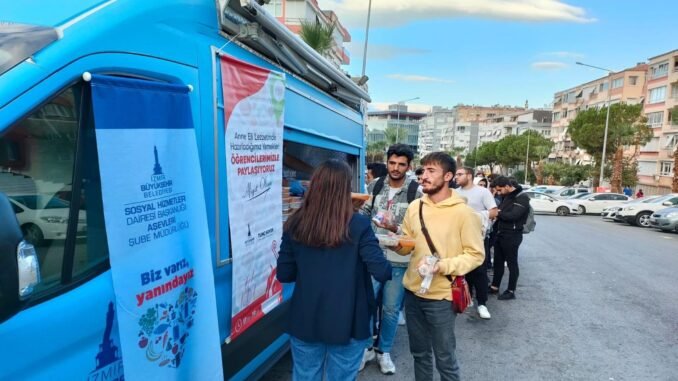 İzmir'de Üniversite Öğrencilerine Sıcak Yemek Desteği