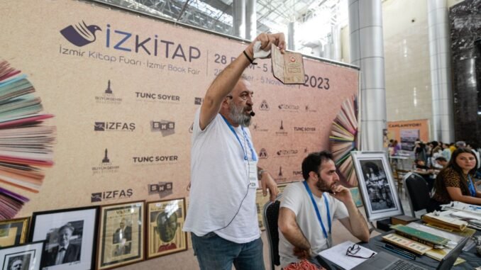 Atatürk’ün İmzaladığı ’Mebus Defteri’ İzmir Büyükşehir Belediyesi Arşivine Kazandırıldı